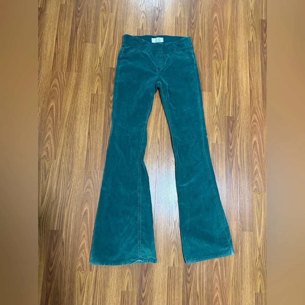 We The Free Jayde Corduroy Pull On Flare Pants Green Size 26. - Picture 3 of 8